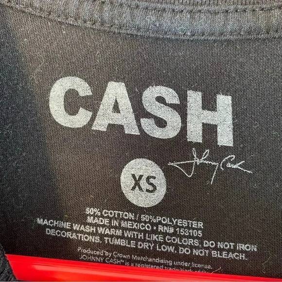 Johnny Cash Tee Shirt 🎸 - Picture 2 of 3